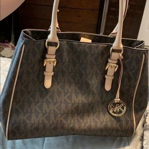 Michael Kors multi pocket shoulder purse